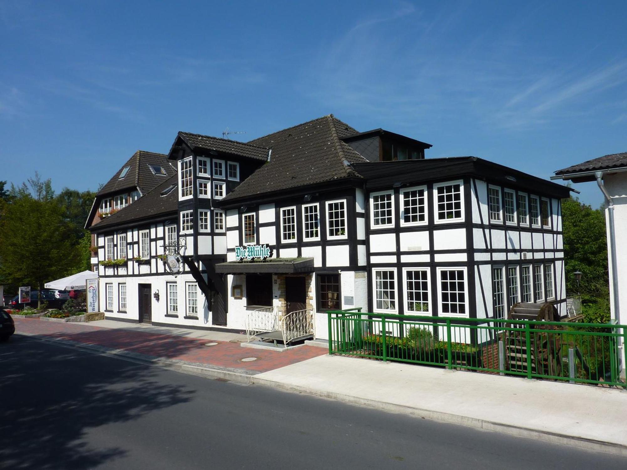 Akzent Hotel Zur Wasserburg - Hotel Garni Bed & Breakfast Harpstedt Exterior photo