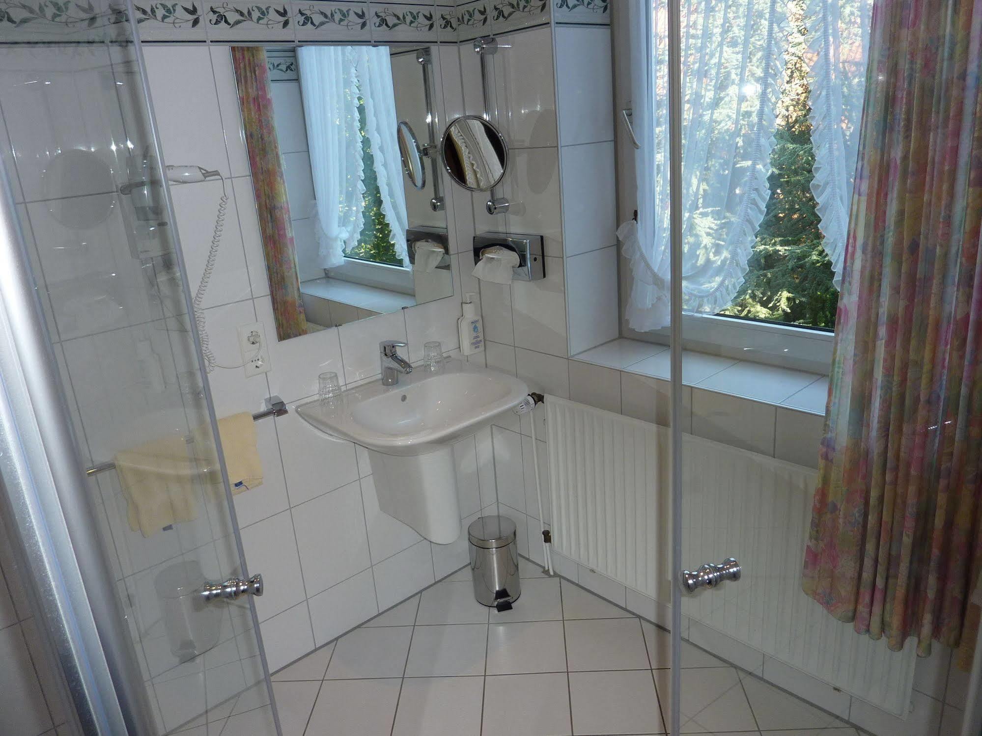 Akzent Hotel Zur Wasserburg - Hotel Garni Bed & Breakfast Harpstedt Exterior photo